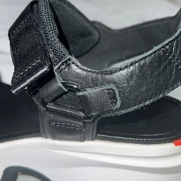 Sorel Kinetic Y-Strap Black Sandals - Women’s Size 10 - Picture 16 of 16